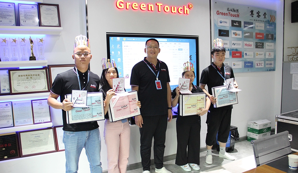 حفل عيد ميلاد أحد موظفي الشركة