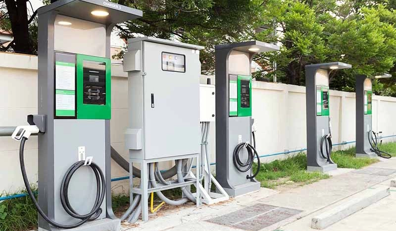 اتجاهات الابتكار والتطوير في شاشات عرض منصات الشحن